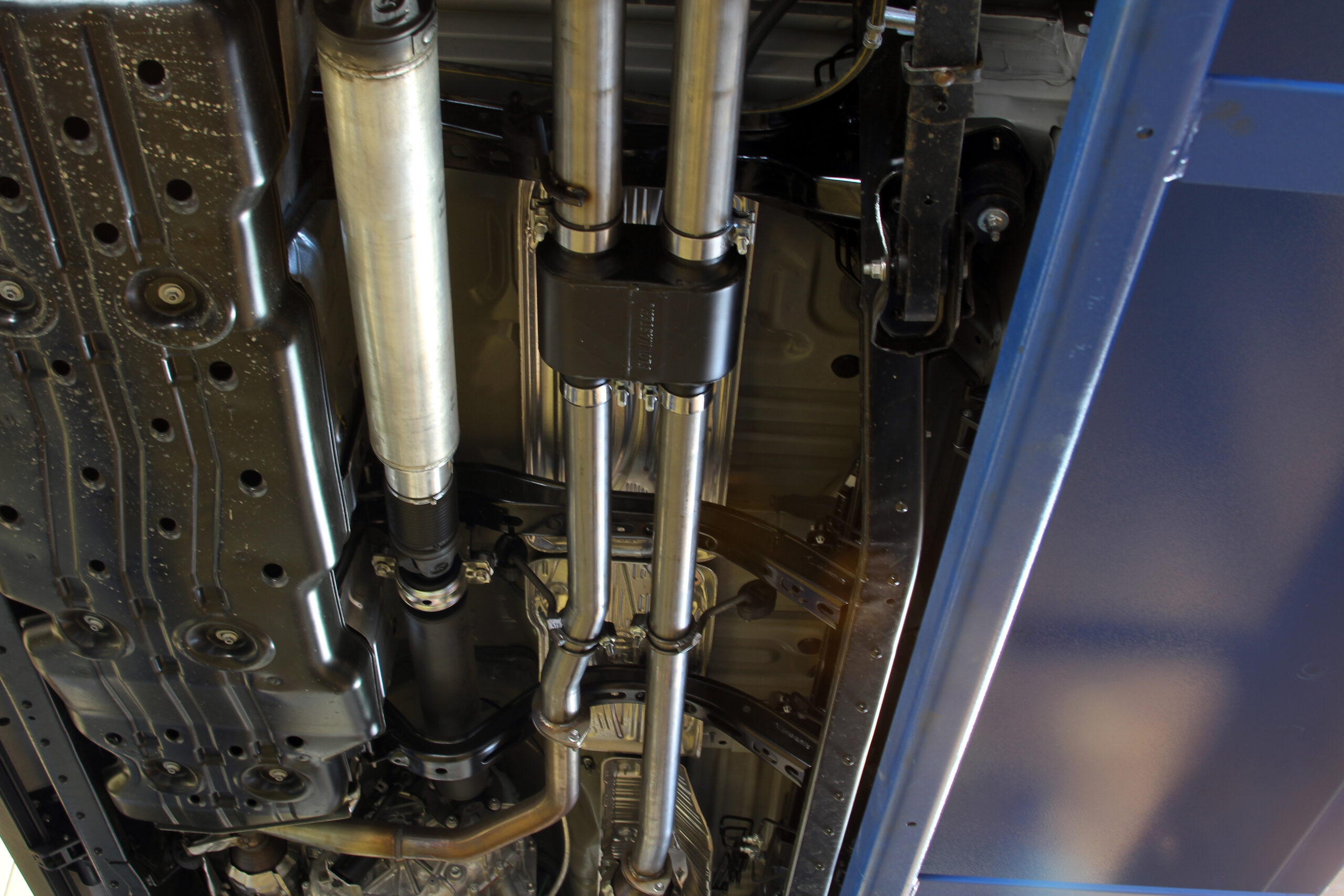 Flowmaster Outlaw Cat-back Exhaust System - Image 4