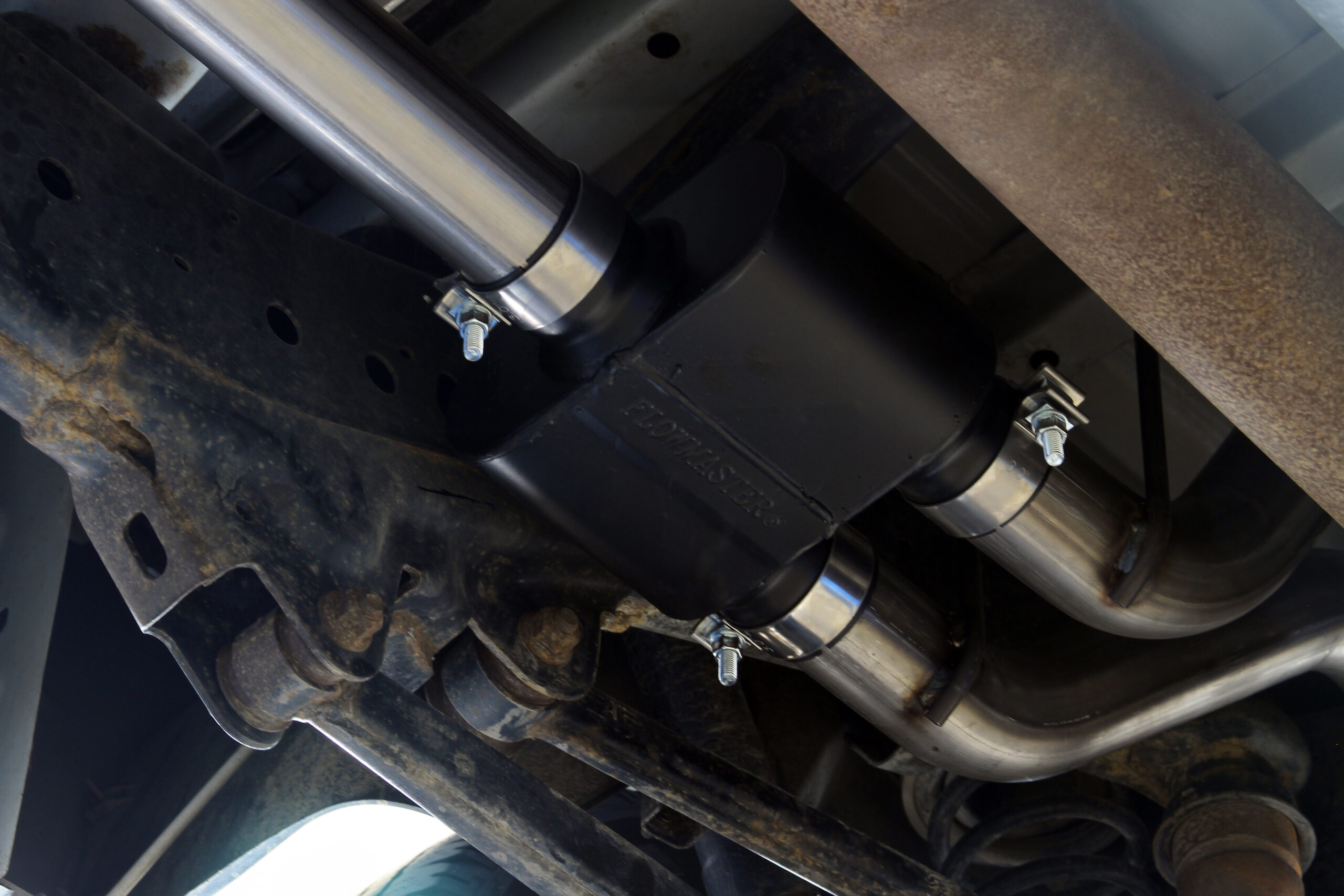 Flowmaster Outlaw Cat-back Exhaust System - Image 4