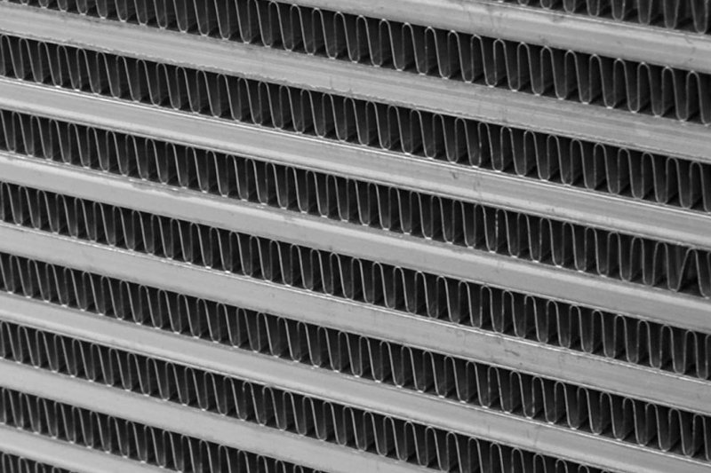 Multi-louvered staggered fin design of CSF 8174 intercooler