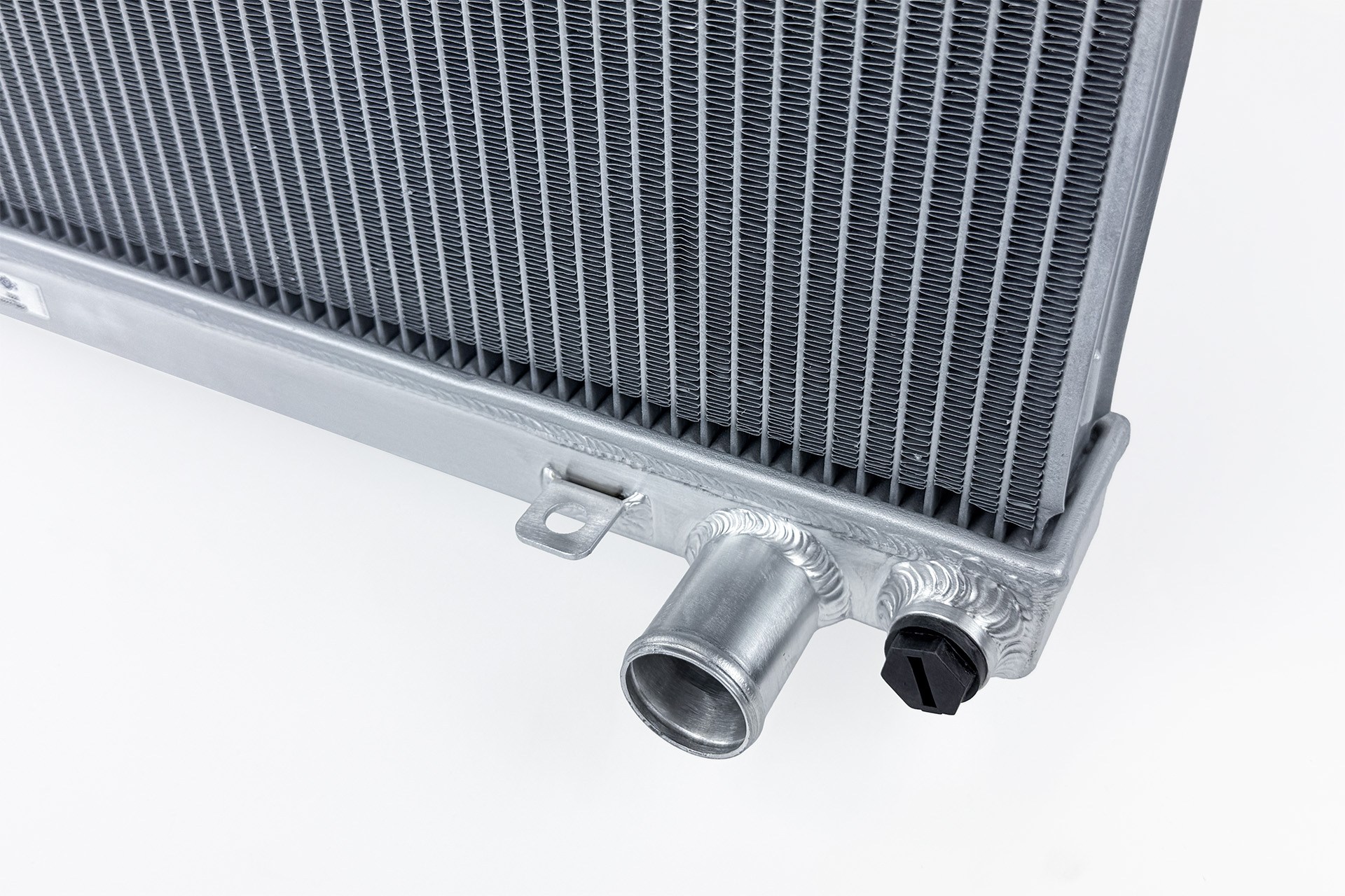 CSF 7230 radiator showcasing robust design for enhanced cooling