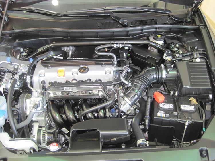 Close-up of K&N 33-2402 air filter design and material